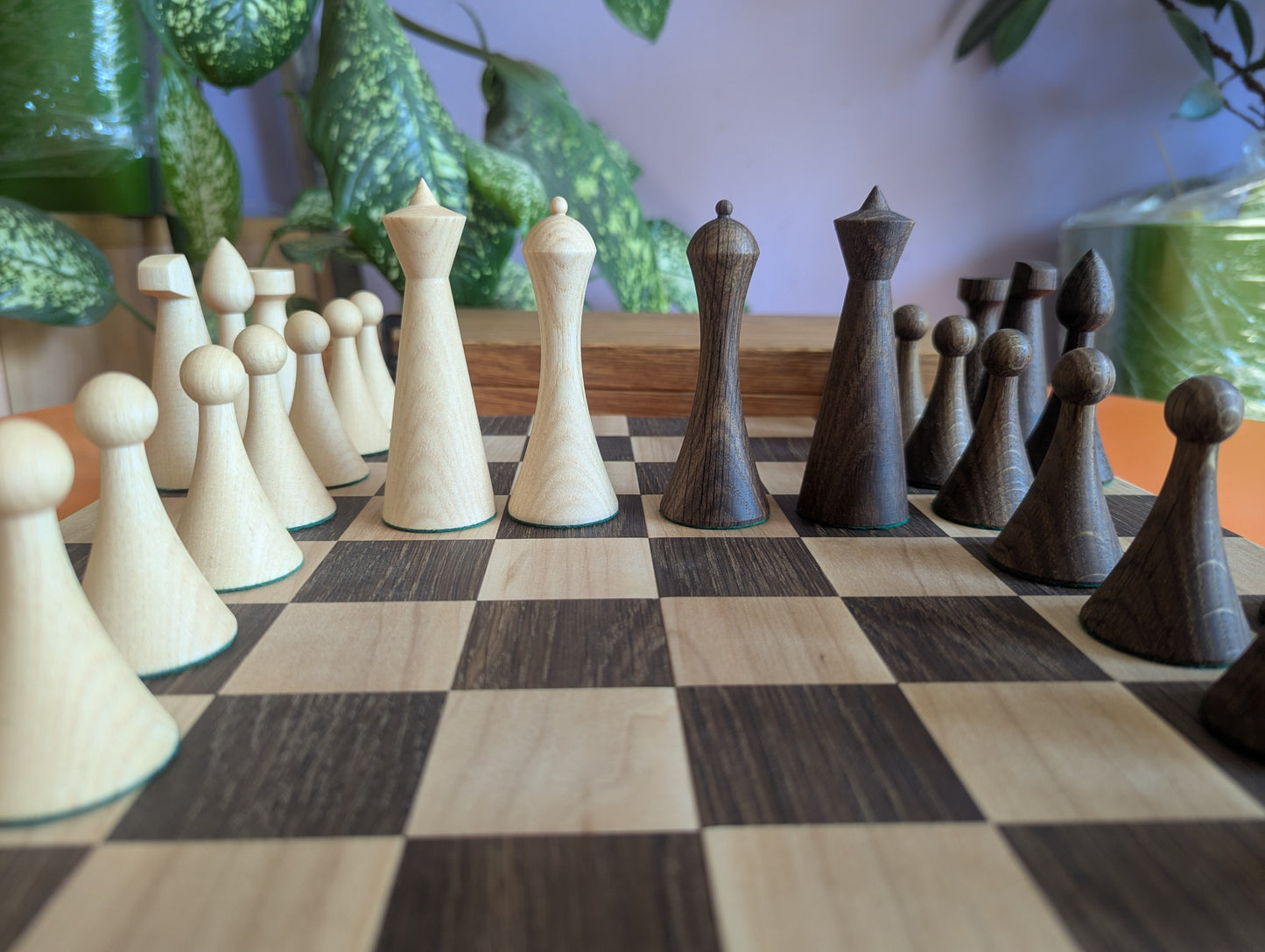 Handmade minimalist Hermann Ohme chess set in oak wood box