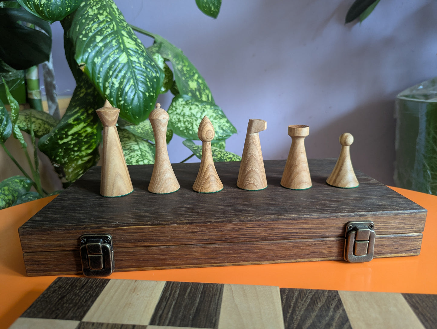 Handmade minimalist Hermann Ohme chess set in oak wood box