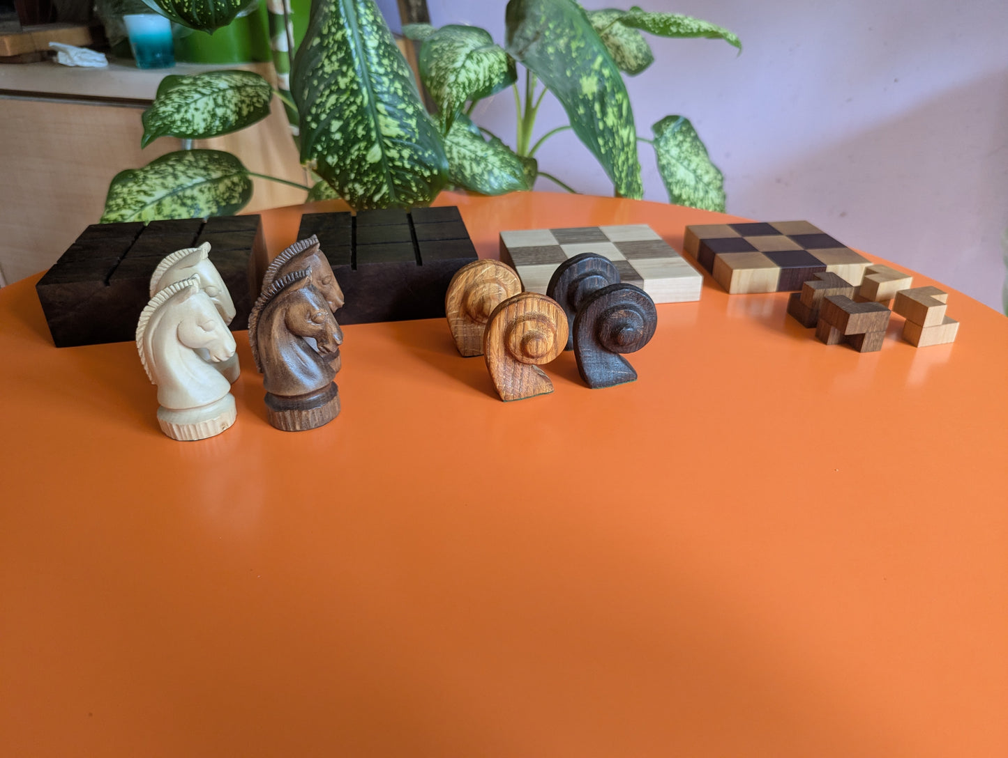 Guarini's chess puzzle. Handmade hardwood pieces.