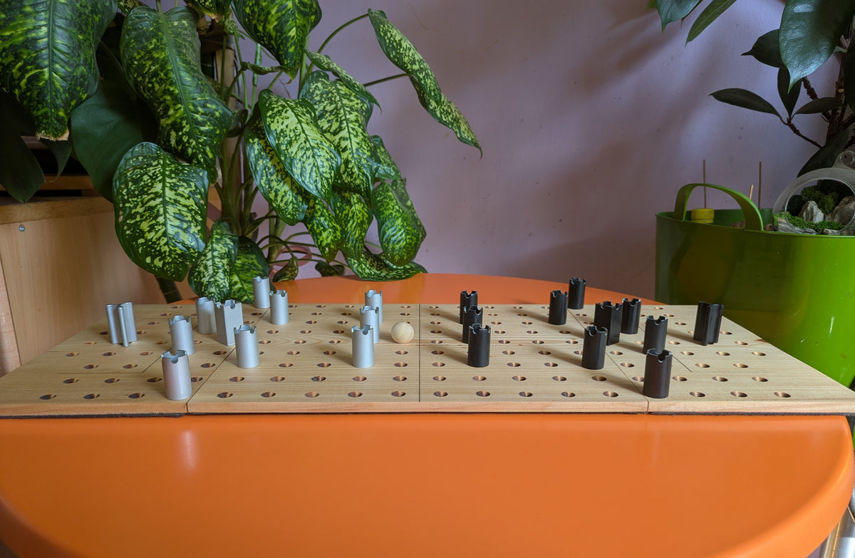 Libero: Wooden Abstract Football Strategy Game
