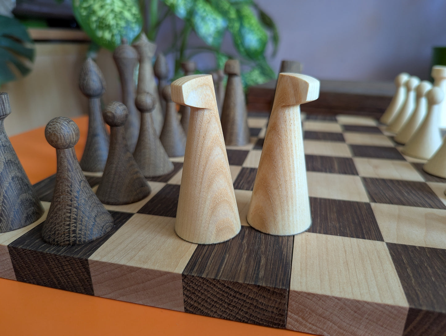 Handmade minimalist Hermann Ohme chess set in oak wood box