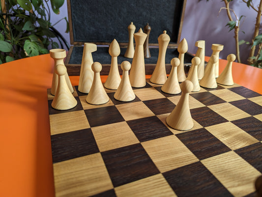 Handmade minimalist Hermann Ohme chess set in oak wood box