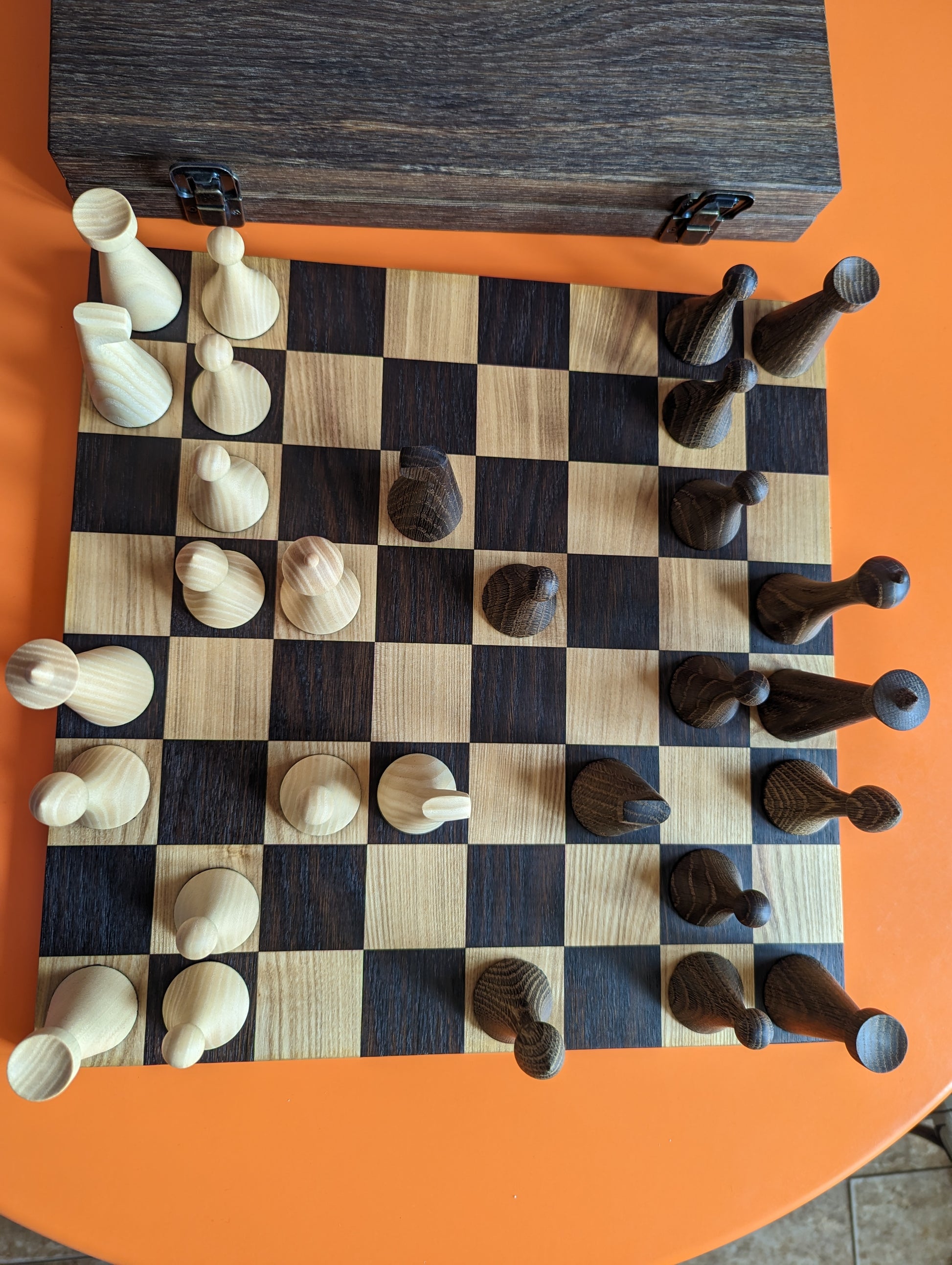 Minimalist Style Hermann Ohme Modern Chess set in Budrosewood and Boxw